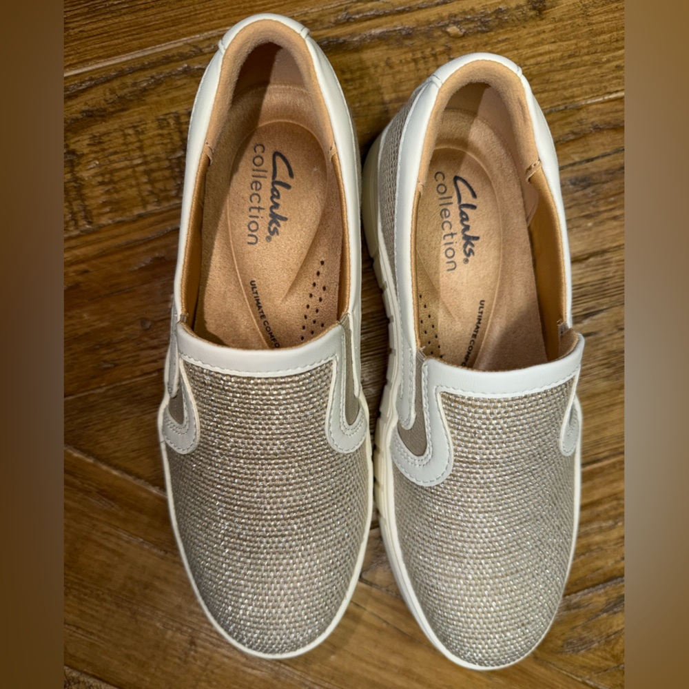 Clarks Mykah Shine Slip-On Sneaker- beige metallic - size 5 / new without box